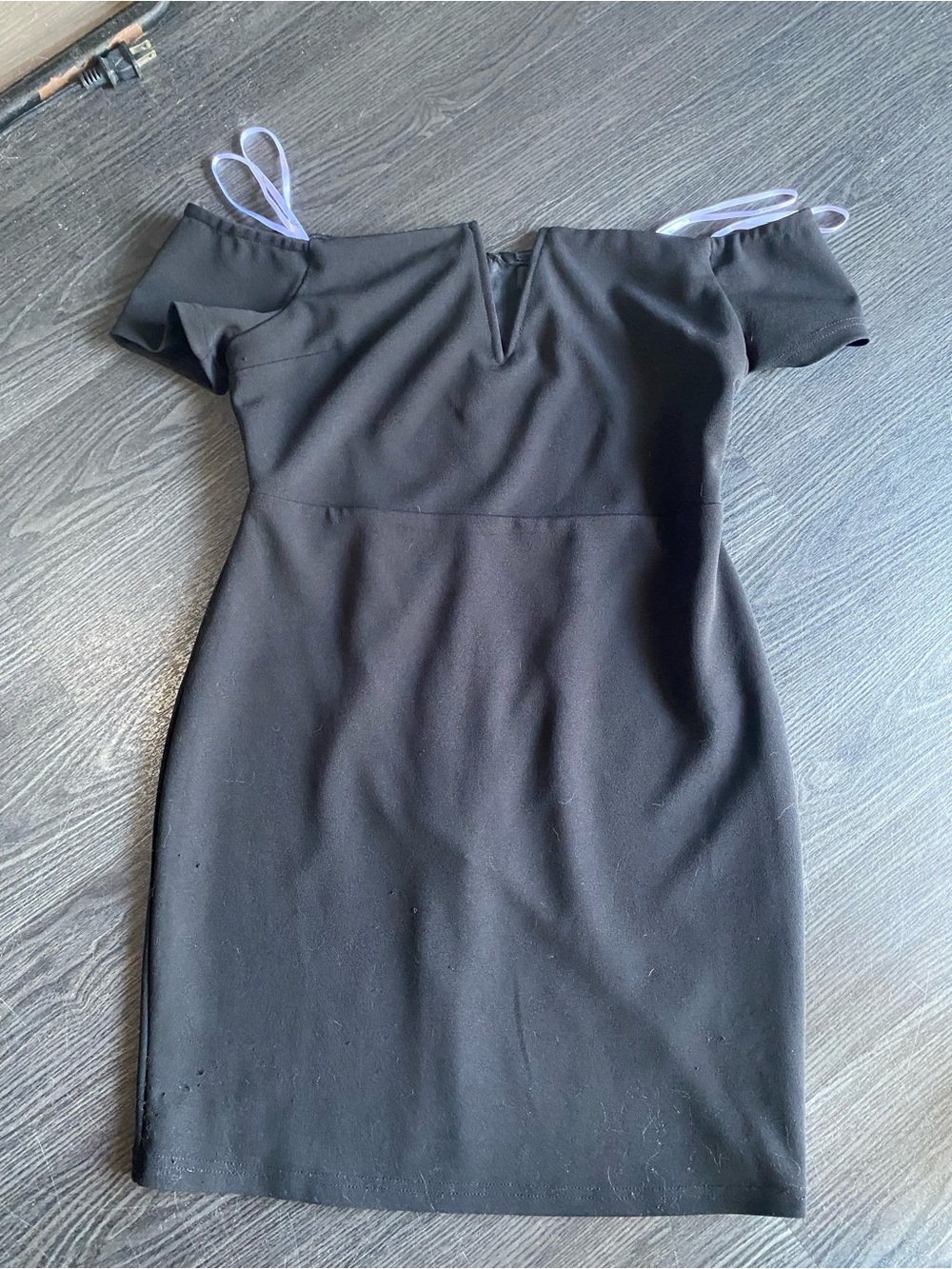 Lulus “Cheers to This” black off-the-shoulder bodycon mini dress in size M